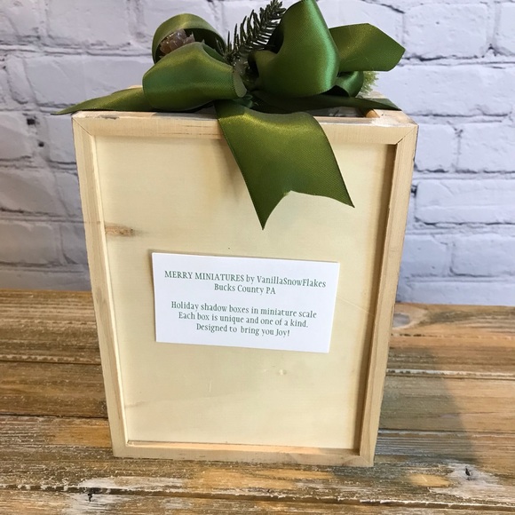 Merry Miniatures Holiday Shadow Box - Picture 6 of 9